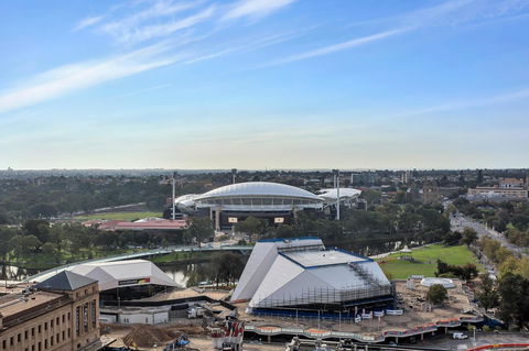 Stamford Plaza Adelaide - Holiday Cairns 12