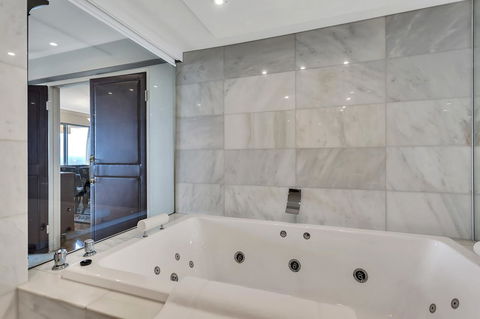 Stamford Plaza Adelaide - Holiday Cairns 40