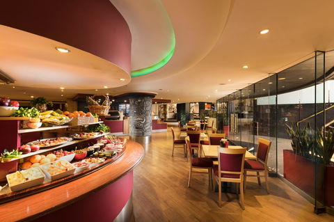 Stamford Plaza Adelaide - Holiday Cairns 3