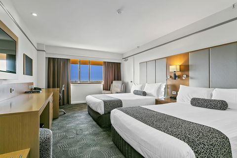 Stamford Plaza Adelaide - Holiday Cairns 15