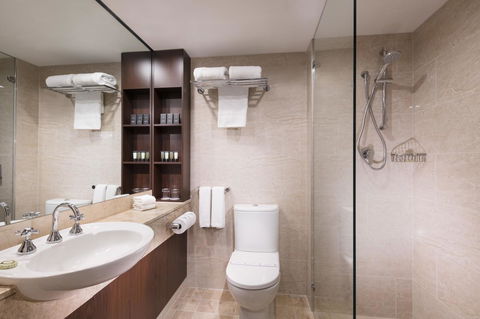 Stamford Plaza Adelaide - Holiday Cairns 9