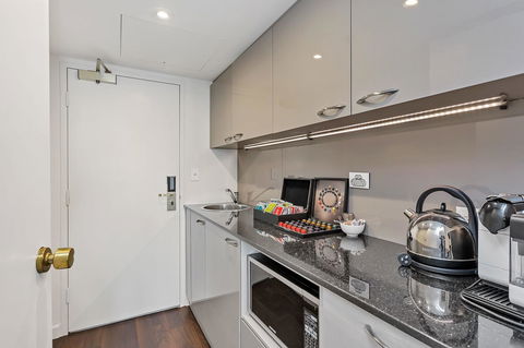 Stamford Plaza Adelaide - Holiday Cairns 41