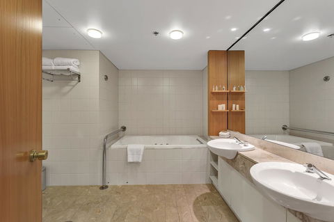 Stamford Plaza Adelaide - Holiday Cairns 29