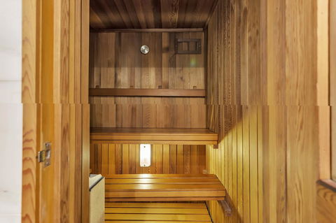 Stamford Plaza Adelaide - Holiday Cairns 38