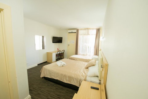Jacksons Motor Inn - Holiday Cairns 17