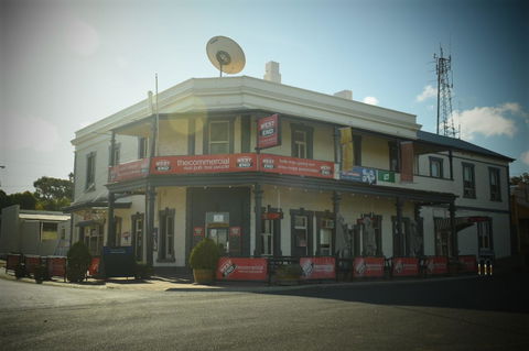 Commercial Hotel Morgan - Holiday Cairns 0