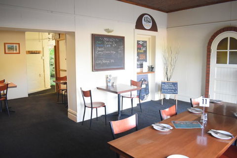 Commercial Hotel Morgan - Holiday Cairns 5