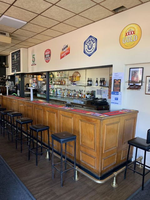 Commercial Hotel Morgan - Holiday Cairns 2
