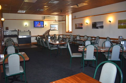 Commercial Hotel Morgan - Holiday Cairns 7