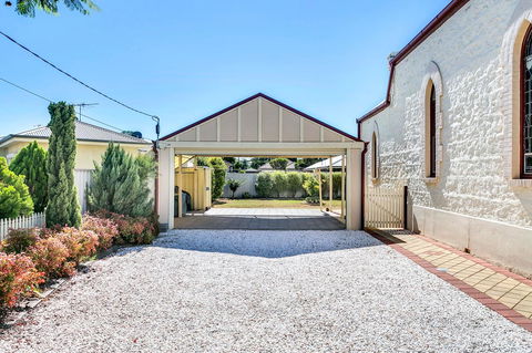 \'THE CHURCH\' Guest Home, Gawler Barossa Region - Holiday Cairns 11