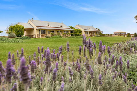 Barossa Vineyard Cottages - Holiday Cairns 10