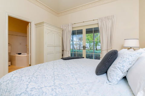Barossa Vineyard Cottages - Holiday Cairns 14