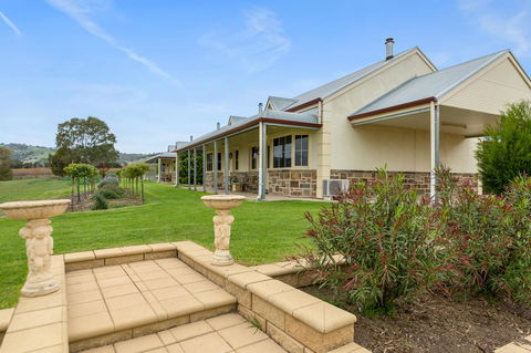 Barossa Vineyard Cottages - Holiday Cairns 27