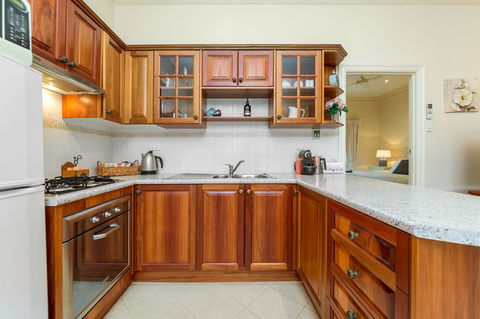 Barossa Vineyard Cottages - Holiday Cairns 15