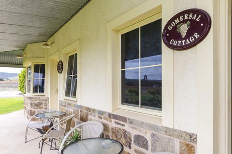 Barossa Vineyard Cottages - Holiday Cairns 11