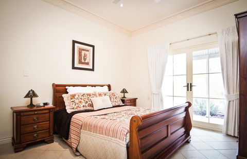 Barossa Vineyard Cottages - Holiday Cairns 32