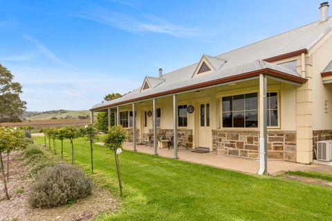 Barossa Vineyard Cottages - Holiday Cairns 20