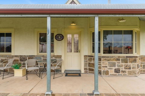 Barossa Vineyard Cottages - Holiday Cairns 28