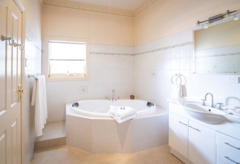 Barossa Vineyard Cottages - Holiday Cairns 33