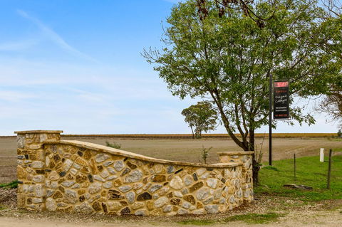 Barossa Vineyard Cottages - Holiday Cairns 9