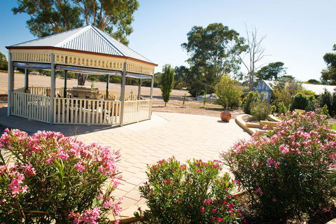Barossa Vineyard Cottages - Holiday Cairns 4