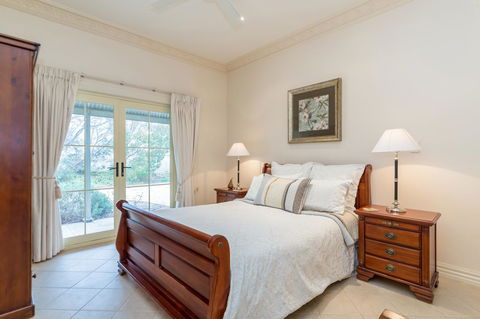 Barossa Vineyard Cottages - Holiday Cairns 12