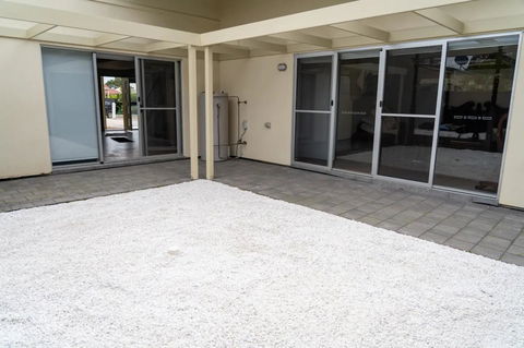 Gawler Townhouse 3 Bedroom - Holiday Cairns 12