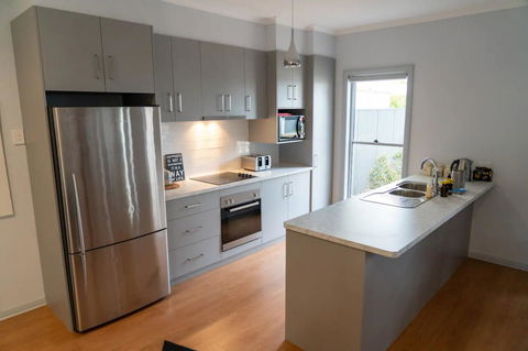 Gawler Townhouse 3 Bedroom - Holiday Cairns 3