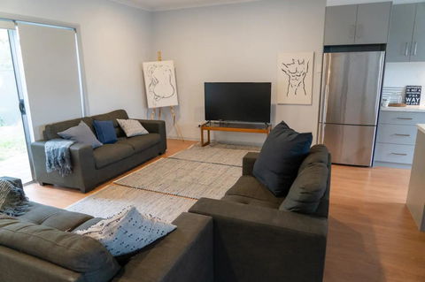 Gawler Townhouse 3 Bedroom - Holiday Cairns 16
