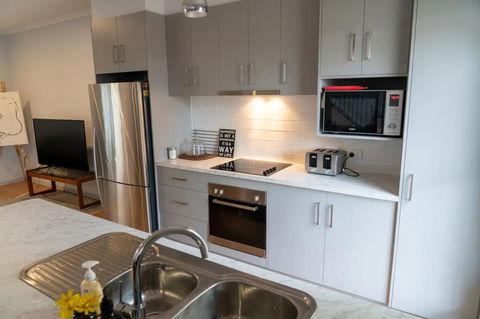 Gawler Townhouse 3 Bedroom - Holiday Cairns 2