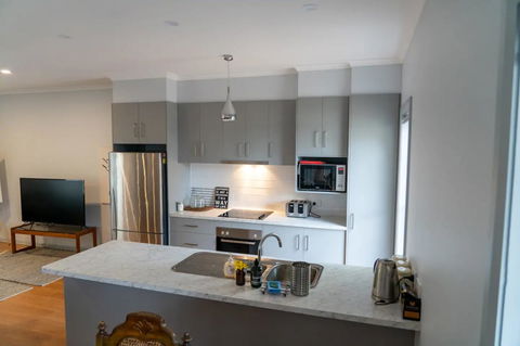 Gawler Townhouse 3 Bedroom - Holiday Cairns 4