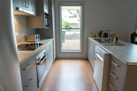 Gawler Townhouse 3 Bedroom - Holiday Cairns 1