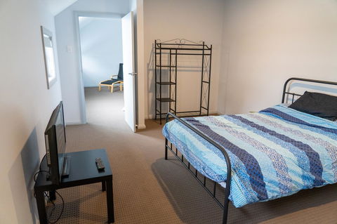 Gawler Townhouse 3 Bedroom - Holiday Cairns 28