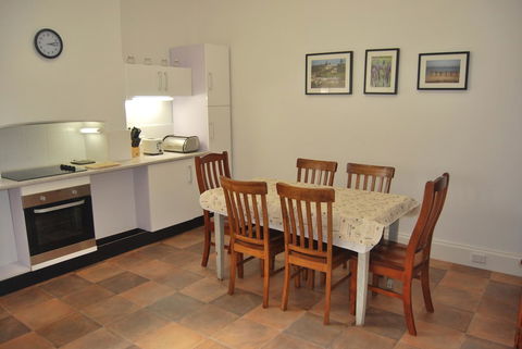 Jacaranda Cottage - Holiday Cairns 9