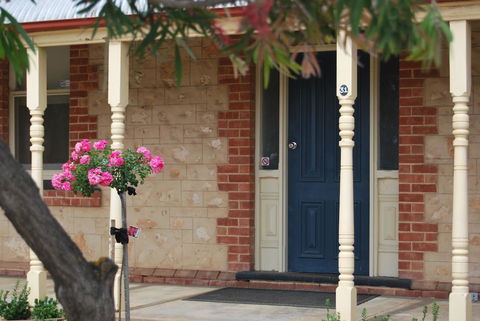 Jacaranda Cottage - Holiday Cairns 0