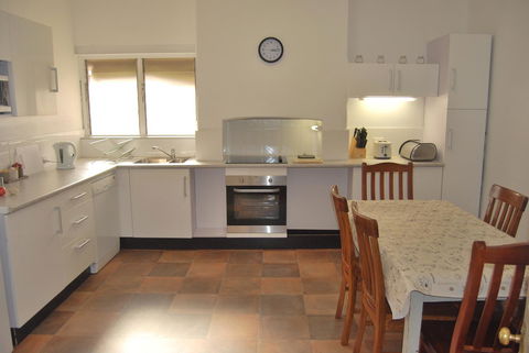 Jacaranda Cottage - Holiday Cairns 3