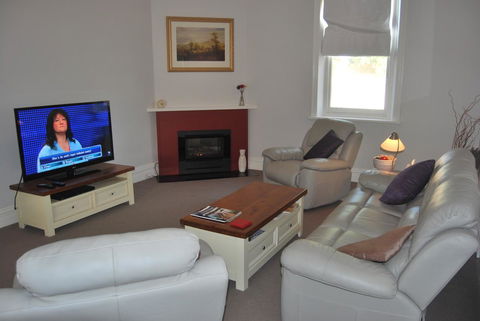 Jacaranda Cottage - Holiday Cairns 2