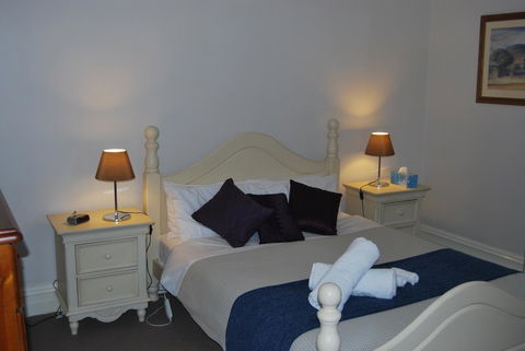 Jacaranda Cottage - Holiday Cairns 4