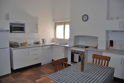 Jacaranda Cottage - Holiday Cairns 8