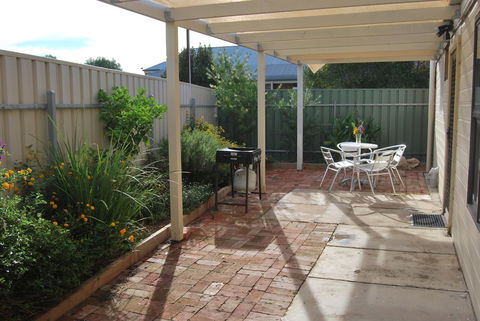 Jacaranda Cottage - Holiday Cairns 5