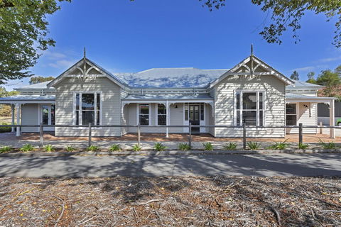 Grandview Accommodation - The Elm Tree Apartments - Holiday Cairns 30