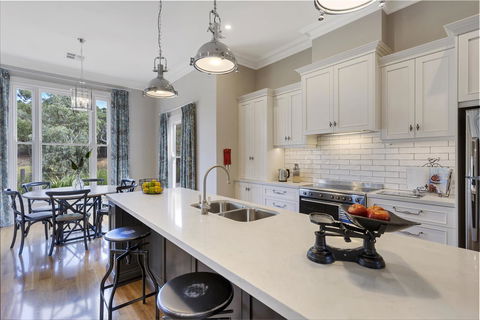 Grandview Accommodation - The Elm Tree Apartments - Holiday Cairns 15