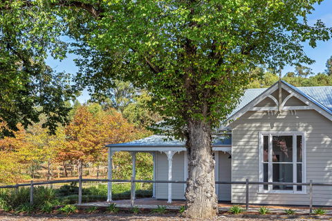 Grandview Accommodation - The Elm Tree Apartments - Holiday Cairns 1