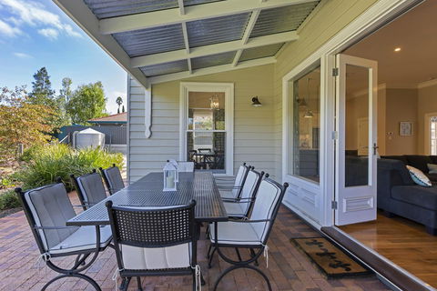 Grandview Accommodation - The Elm Tree Apartments - Holiday Cairns 27