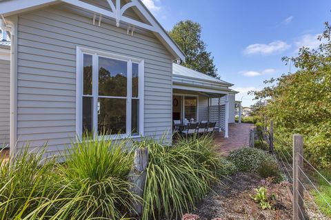 Grandview Accommodation - The Elm Tree Apartments - Holiday Cairns 24