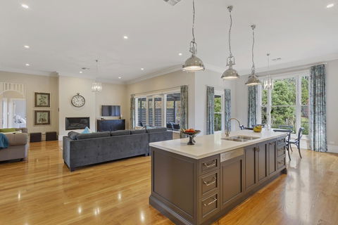 Grandview Accommodation - The Elm Tree Apartments - Holiday Cairns 17