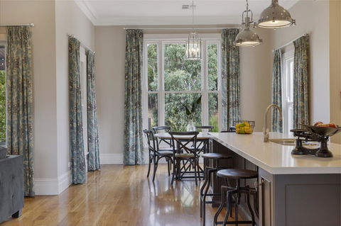 Grandview Accommodation - The Elm Tree Apartments - Holiday Cairns 3