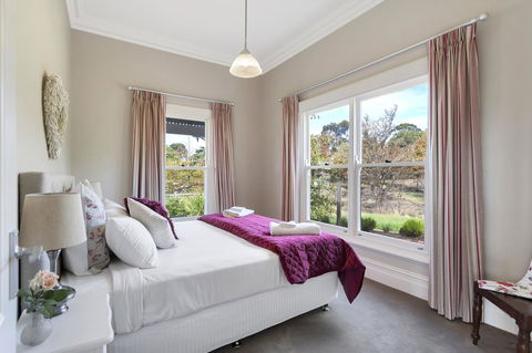 Grandview Accommodation - The Elm Tree Apartments - Holiday Cairns 12