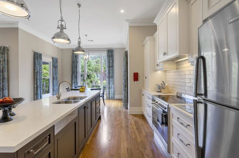 Grandview Accommodation - The Elm Tree Apartments - Holiday Cairns 14