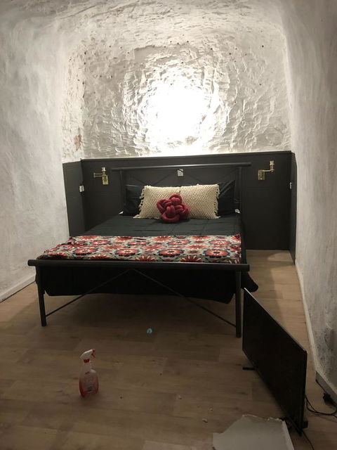 Aussie Opal Diggers Outback Retreat-Undergound - Holiday Cairns 10